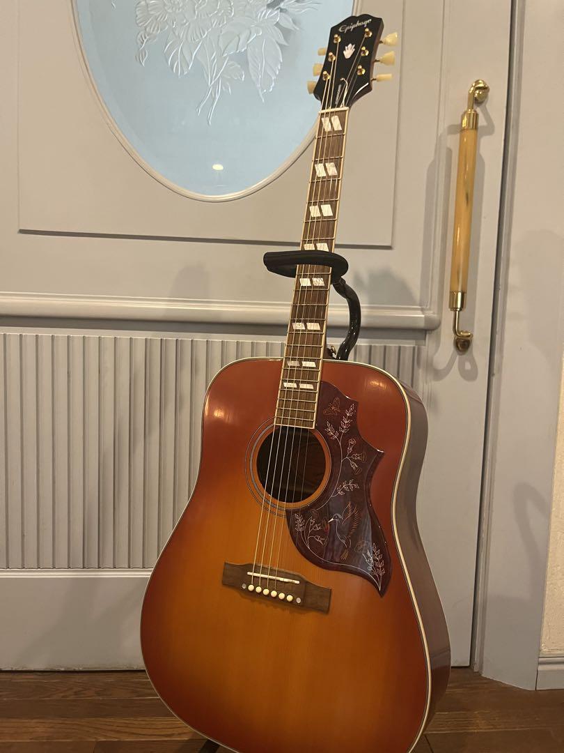 Acoustic Guitar Epiphone Masterbuilt by Gibson Hummingbird