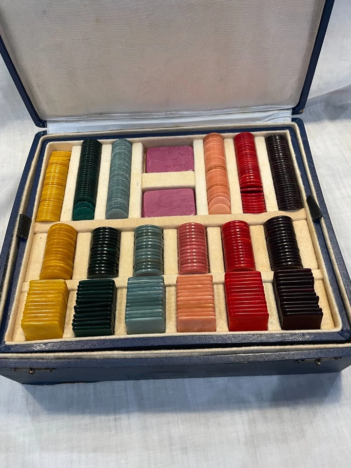 Vintage Bakelite Gaming Chips or Salesman Sample in Case - Image 3 of 4