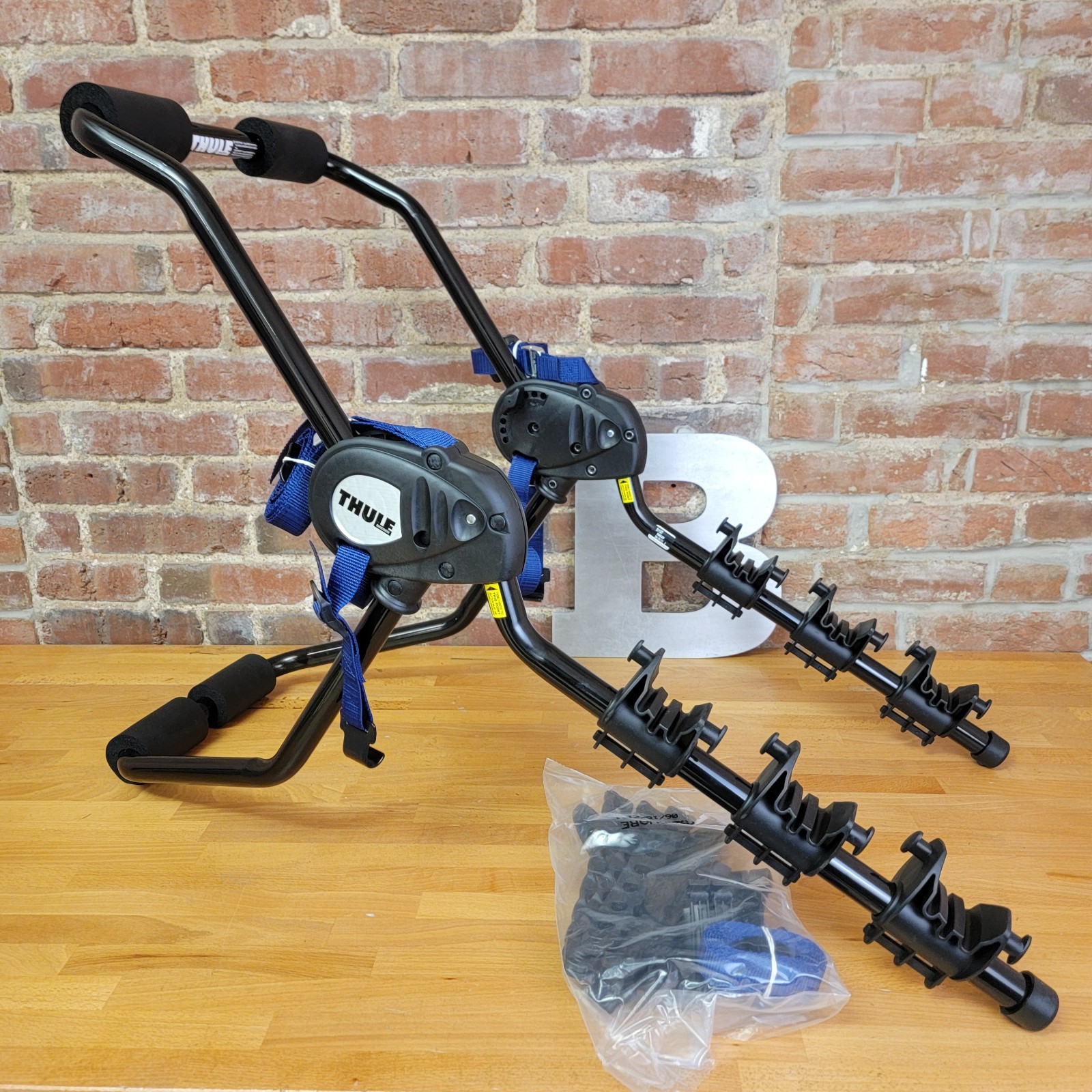 Thule Passage 3 Bike Carrier Truck Mount Bicycle Auto Rack NEW