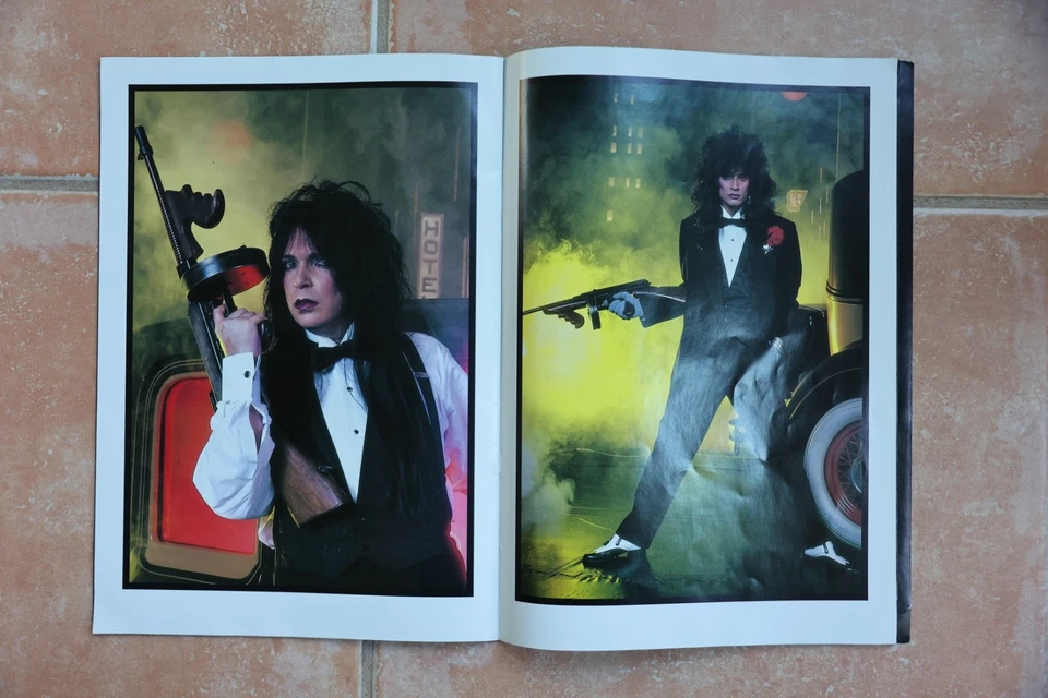 Nikki Sixx Firmado Autografiado Motley Crue Teatro del Dolor Programa de Gira de Conciertos Foto 4 de 4