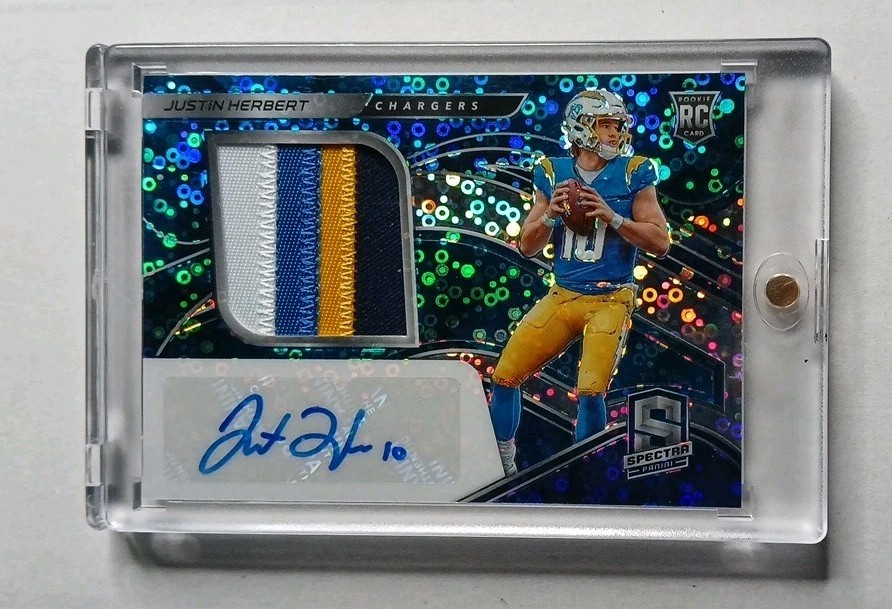 2020 Panini Spectra Rookie Patch Autographs Justin Herbert #203 Neon Blue /60