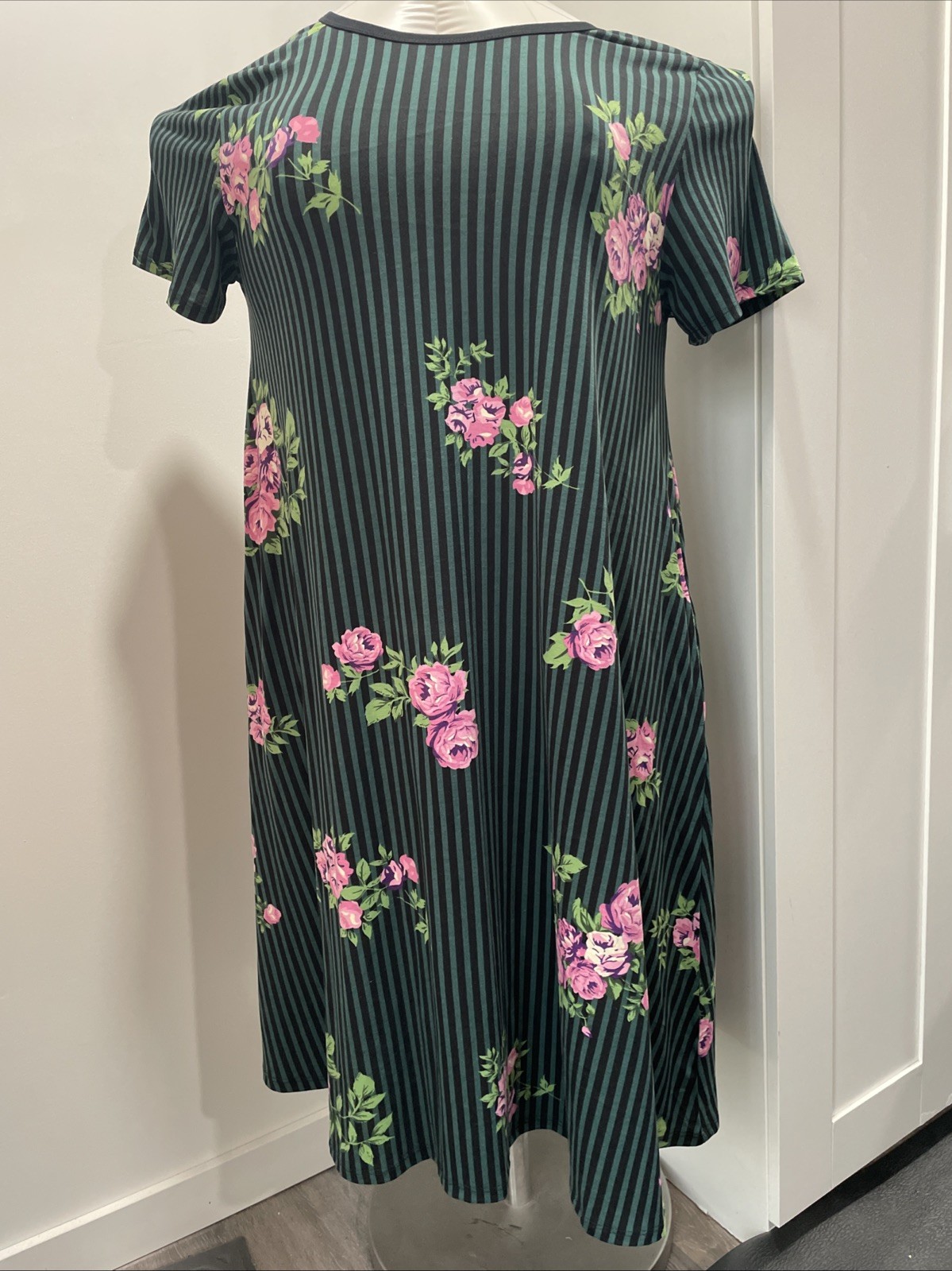 Woman's LuLaRoe Dark Green Black Pink Flower Pockets Jessie Dress Size 3XL