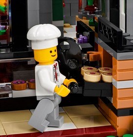 LEGO 10255 Assembly Square - Brand New in Box