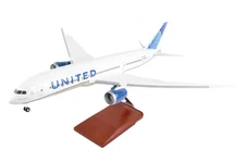Skymarks SKR9006 United Airlines Boeing 787-900 Desk Top 1/100 Model AV Airplane