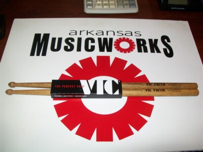Baguettes De Batterie Vic Firth Ted Atkatz II Signature - Nylon Tip, Longueur 40,32 Cm - Pour Caisse Claire Concert - 13