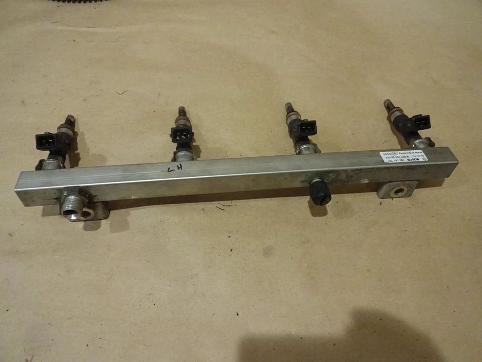 Tubo/trilho injetor de combustível Maserati Coupe-Gransport-Quattroporte LH -P/N 212696 - Imagem 3 de 4