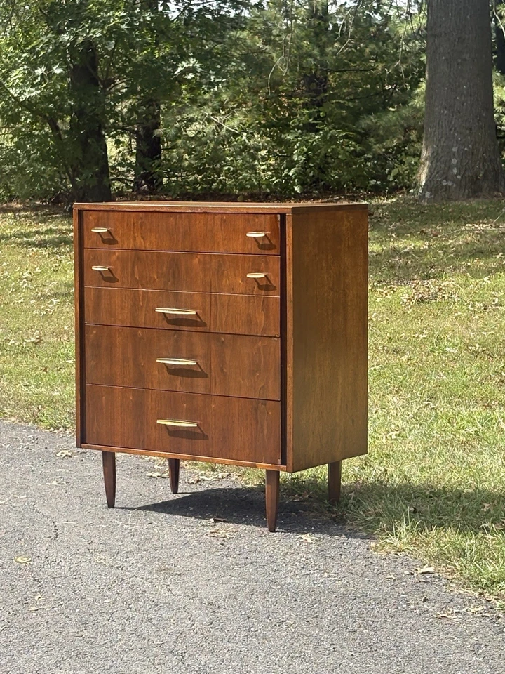 Cômoda moderna meados do século Highboy 5 gavetas nogueira Vega por Morris acabamento vintage - Imagem 2 de 4