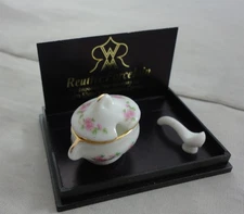 1:12 Serving Dish w/Spoon Miniature Dollhouses Reutter Porcelain R6988