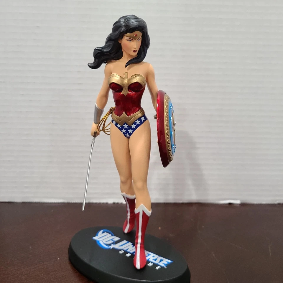 DC Universe — Jim Lee Wonder Woman Comics Porcelana Fundida en Frío RARA Estatua NUEVA Foto 2 de 4