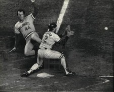 1982 Press Photo Charlie Leibrandt Slides into home as John Stearns catches