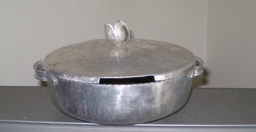 Vintage Collectible Hand Wrought Kent Aluminum Tulip Casserole Dish #461. - Picture 5 of 7