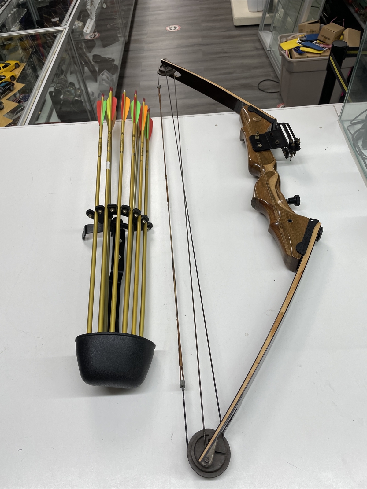 Vintage Bear Archery AMO COMPOUND 37” Bow & String + 8 Arrows And