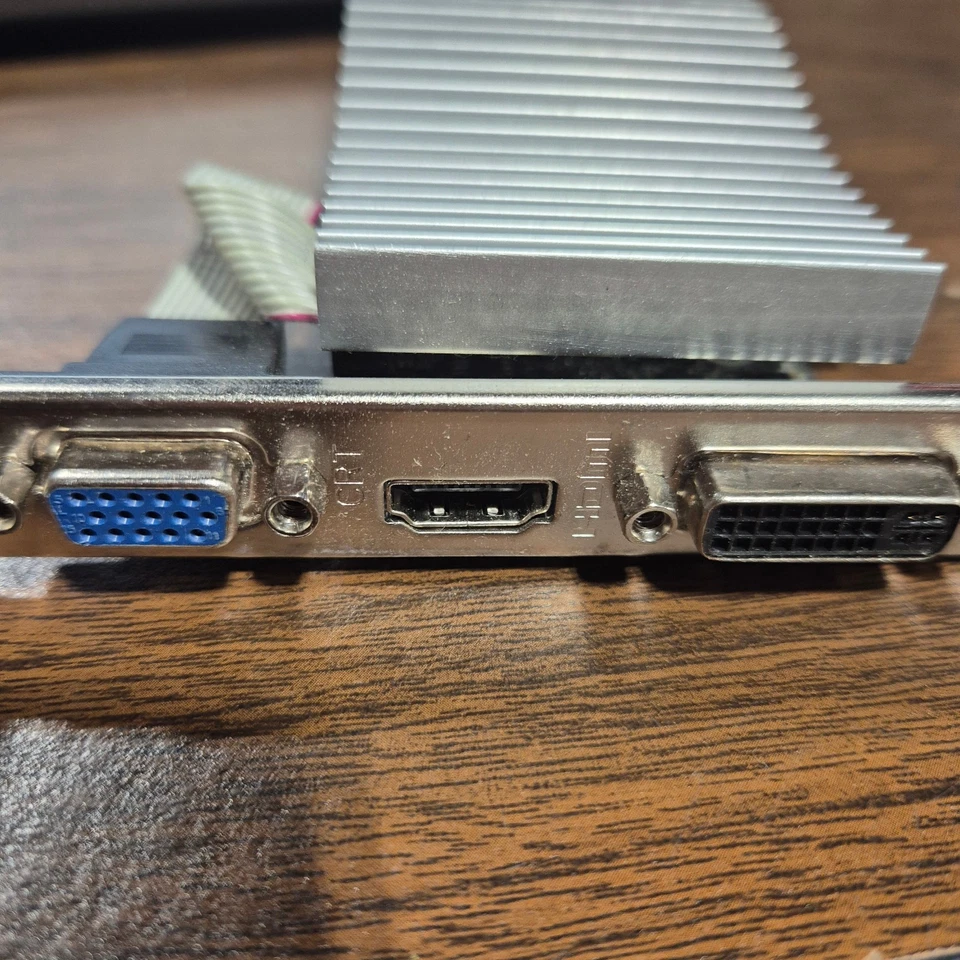 MSI Video Graphics Card N8400GS-MD1GD3H/LP - Image 3 of 4