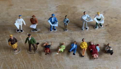 Vintage HO Aurora lot mini race fans pedestrians train scenery slot car 60s 70s