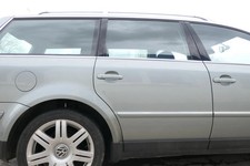 VW Passat 3B 3BG 3B6 Kombi Avant Tür hinten rechts mit Scheibe grau LA7S