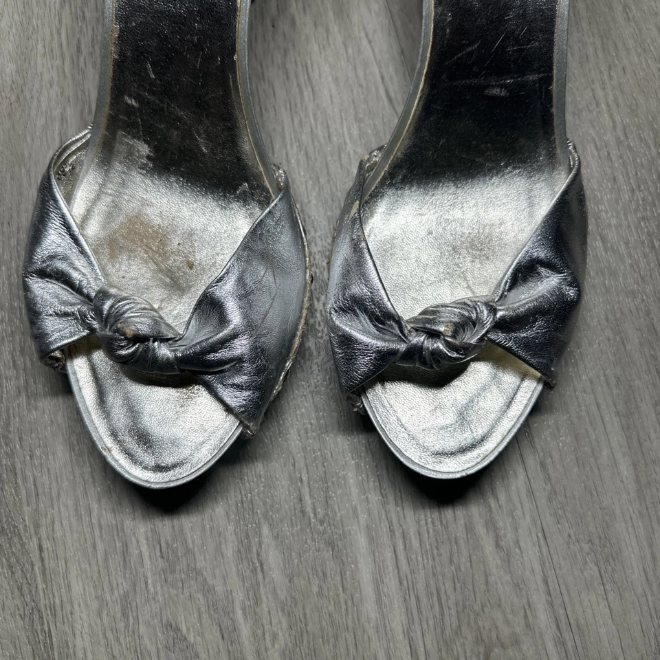 VINTAGE! DOLCE  & GABBANA Women’s Sliver Zoccolo Bowtie LEATHER SANDAL EURO 39.5 - Image 4 of 4