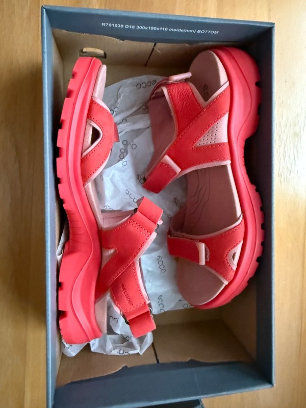 ECCO NIB Offroad Yucatan 2.0 Hibiscus nubuck leather  EU38 US 7-7.5