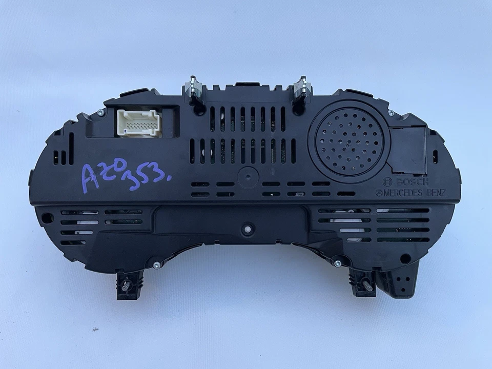 Cuadro de instrumentos velocímetro OEM MERCEDES BENZ CLASE G W463 G63 15’ 4639009201 Foto 3 de 4