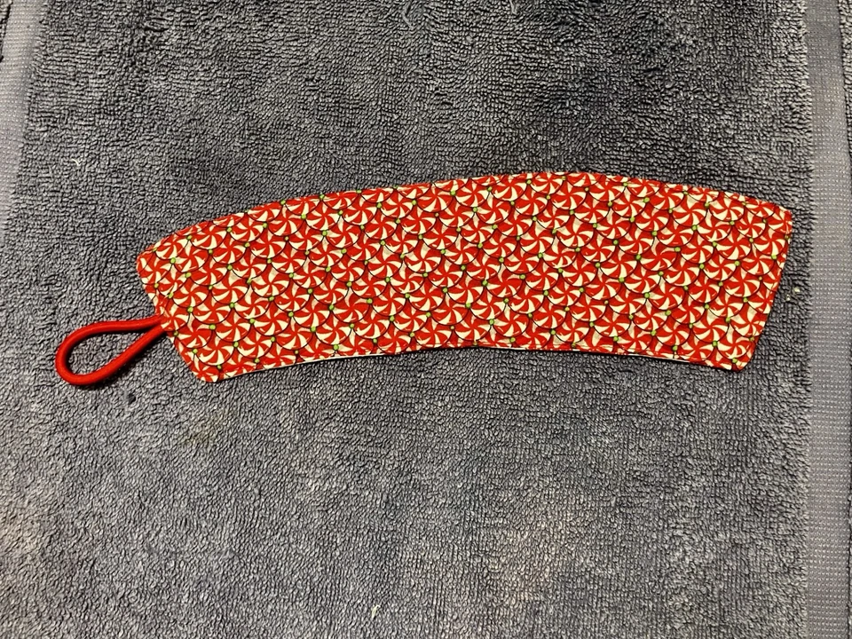 Acogedora manga de taza de café de Navidad hecha a mano | Portavasos de tela reutilizable frío caliente Foto 2 de 4