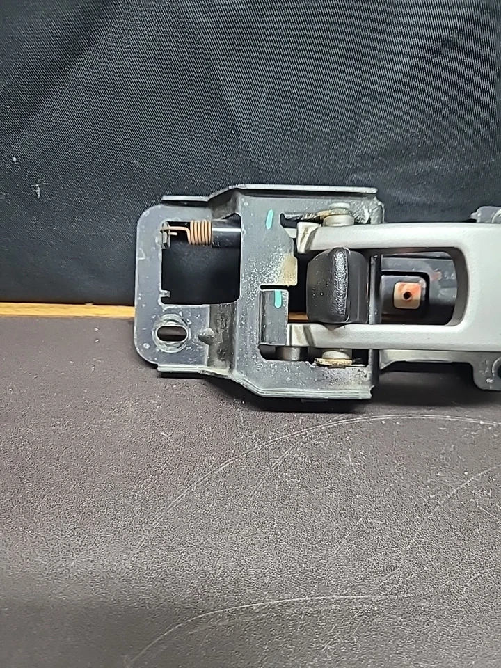 Maçaneta interna esquerda traseira para motoristas de torrente Chevy Equinox Pontiac 2005-2009 - Imagem 4 de 4