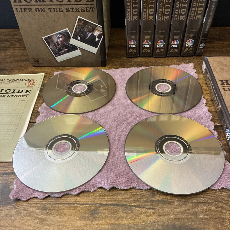 Homicide: Life on the Street - The Complete Series (1993-1999) DVD 35-Disc Set - Image 3 of 4