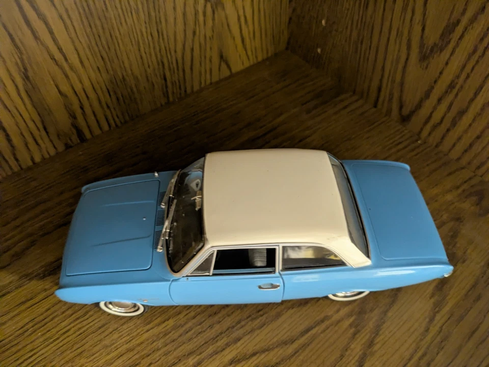 Modellauto Ford Taunus 17M P3, auch bekannt als „Badewanne“ Maßstab 1:43 - Bild 4 von 4