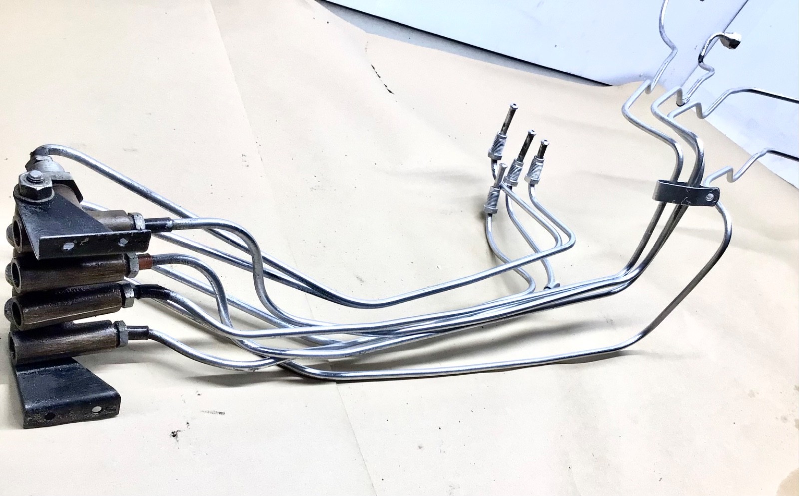 1966-80 Rolls Royce Silver Shadow Wraith II Brake Actuator Hydraulic Front Lines
