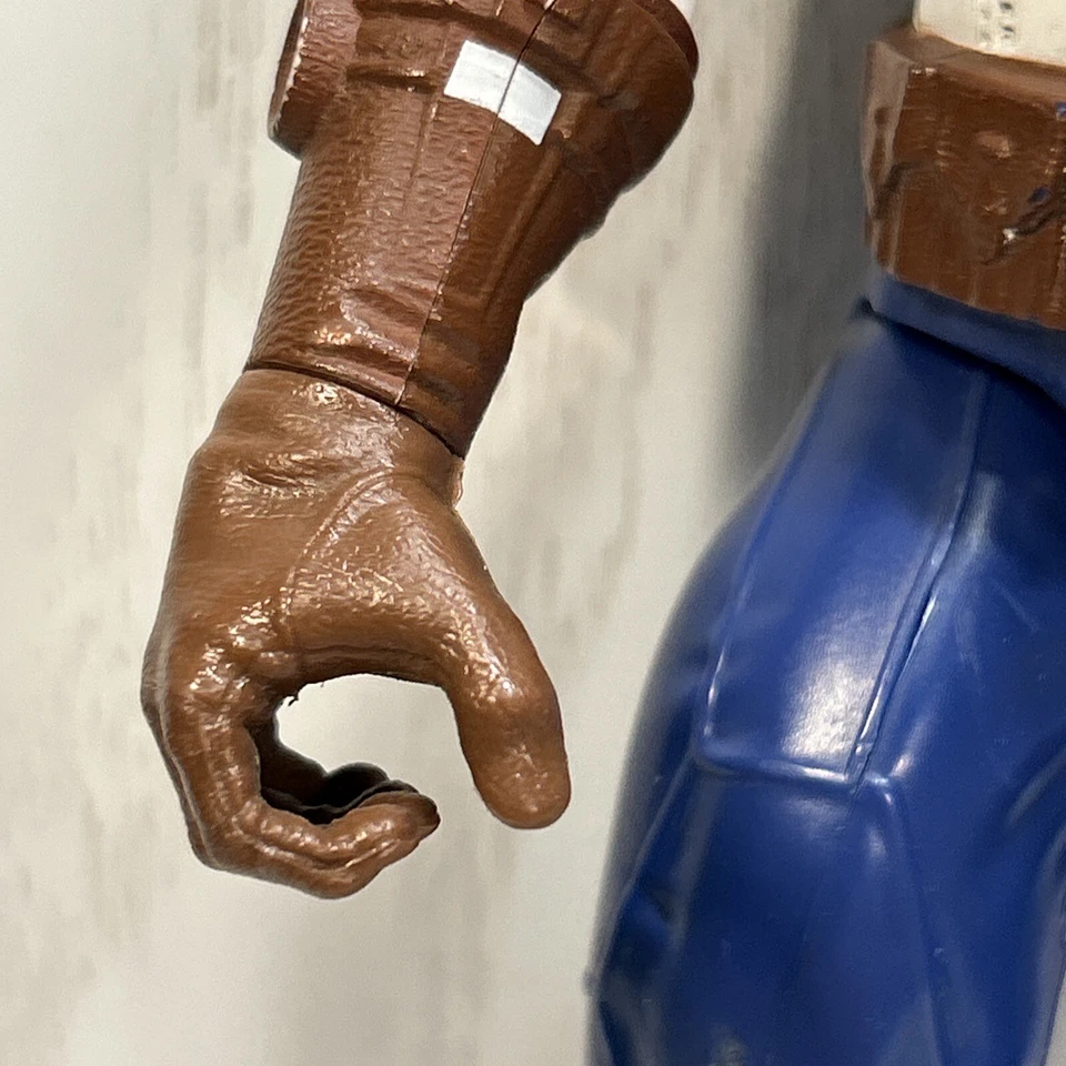 MARVEL CAPTAIN AMERICA TALKING ACTION FIGURE  10" SIZE TOY HASBRO 2011 Works - Image 4 of 4