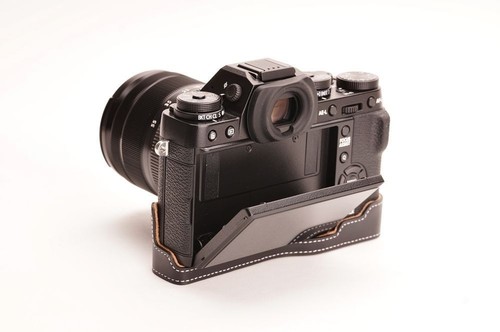 Funda de media cámara de cuero genuino hecha a mano para FUJIFILM X-T1 XT1 negra - Imagen 8 de 8