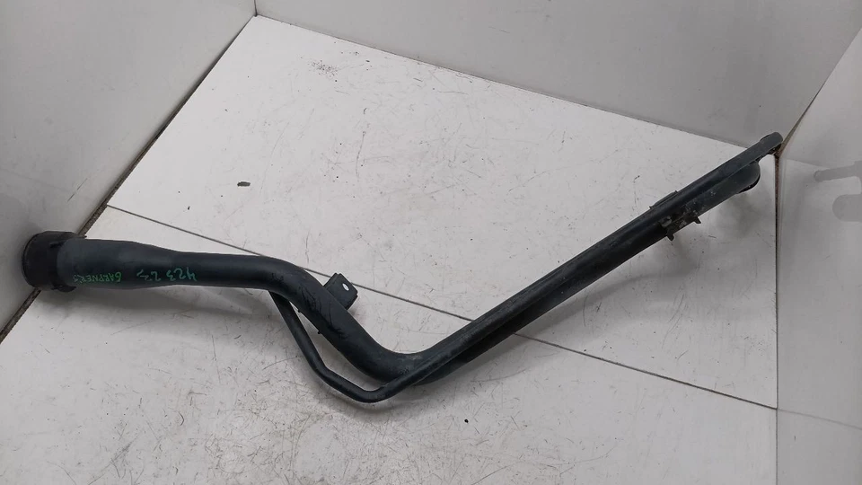 Tubo de manguera de cuello de llenado de combustible 1996 97 98 99 00 Toyota 4 Runner 4Runner Foto 2 de 4