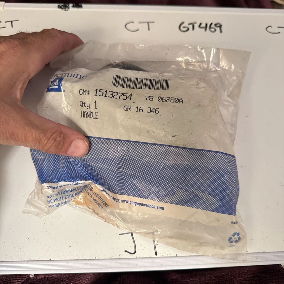 (1) Genuíno GM 15132754 2002-2009 TRAILBLAZER PORTÃO DE ELEVAÇÃO DENTRO ALÇA DE GARRA Nos - Imagem 2 de 4