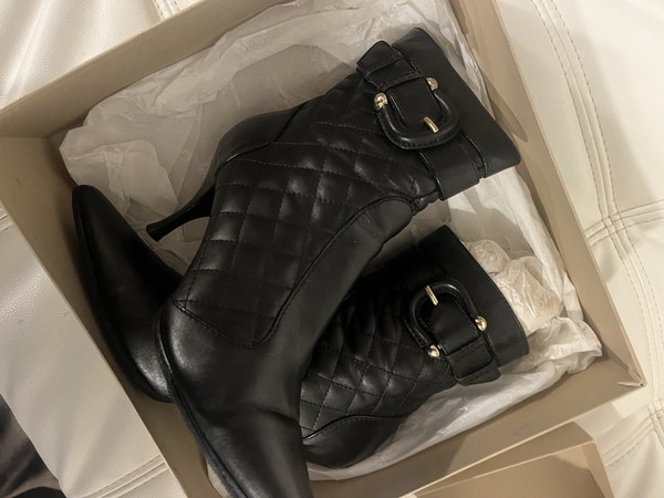 burberry Size 7.5 In Super Perfect Condition All Leather In And Out W.box