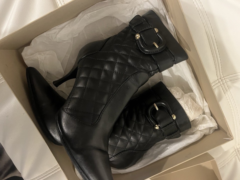 burberry Size 7.5 In Super Perfect Condition All Leather In And Out W.box