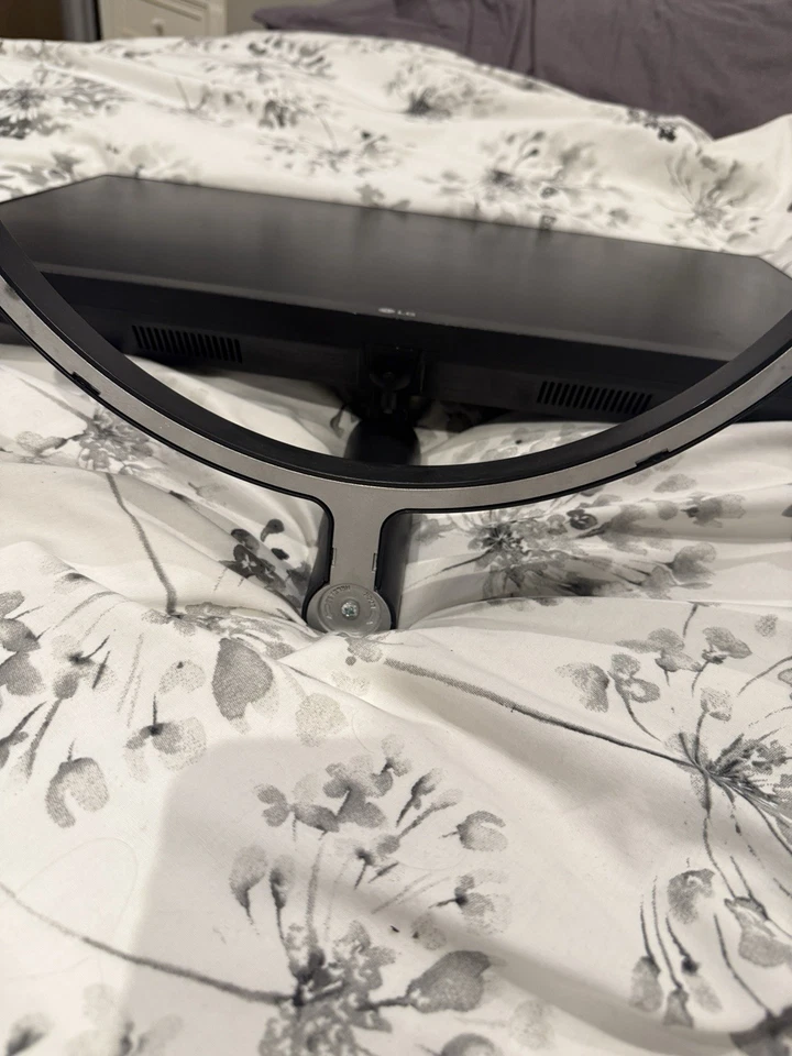 24" Full HD 3-Side Virtually Borderless IPS Monitor - Image 4 of 4