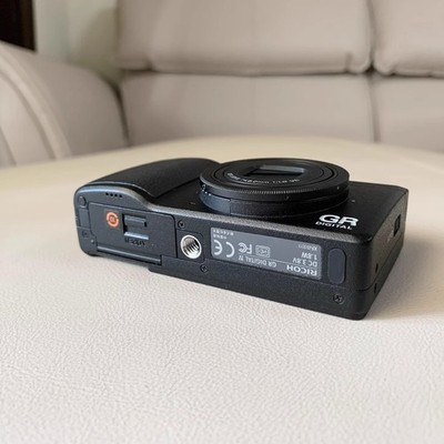 RICOH GR DIGITAL IV Digital Camera 10.40 MP Image Stabilisation