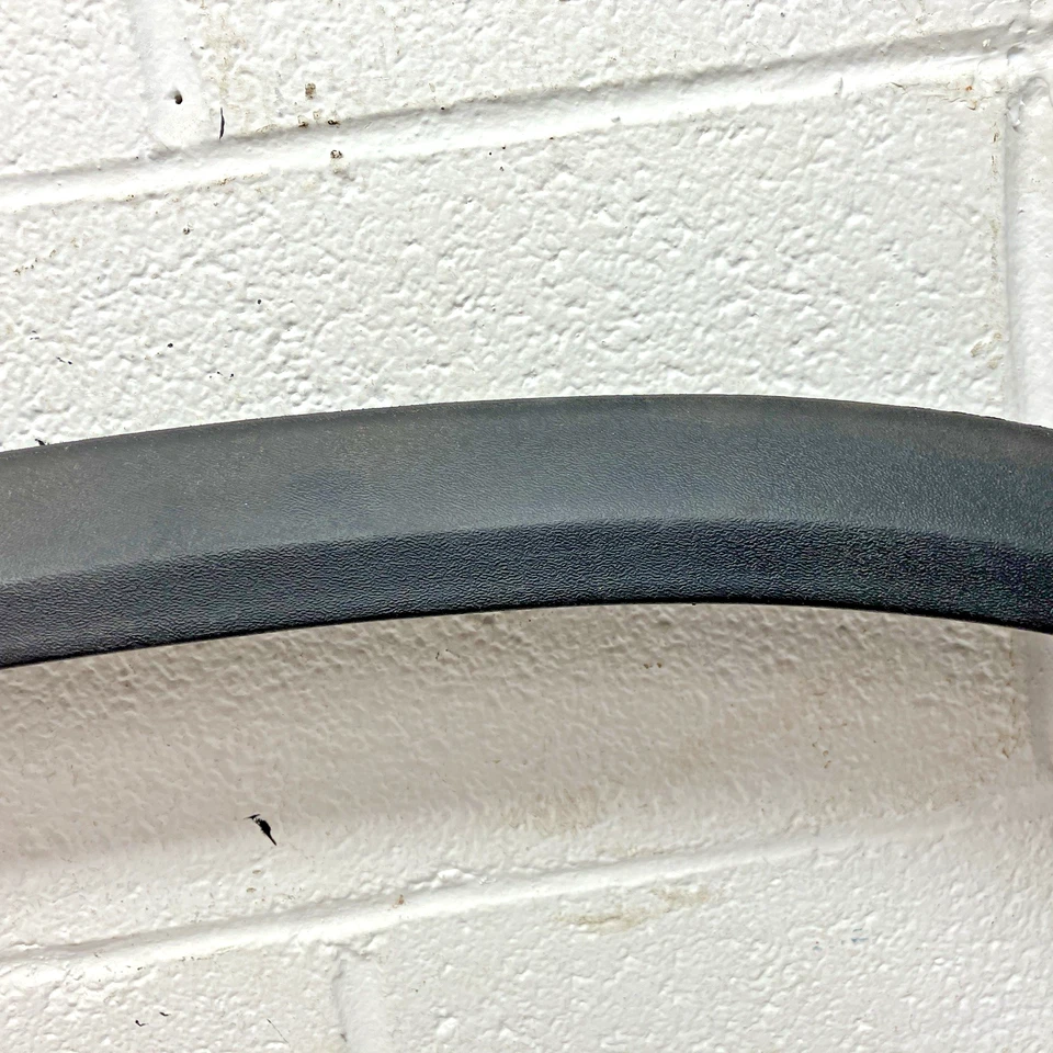 New OEM LH/RH Wheel Well Trim Set 12541435/12541436 1999-02 Chevy C/K1500 (SR27) - Image 4 of 4