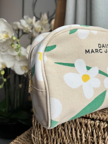 Marc Jacobs Make Up Bag Daisy Fabric Zipped toiletries Wash Bag - Picture 3 of 8