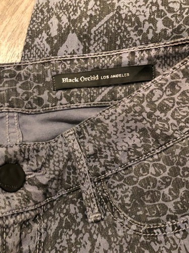 Pantalones de mezclilla ajustados para mujer con estampado de serpiente gris orquídea los ángeles talla 25 - Imagen 3 de 5