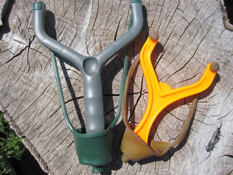 2 x Futterschleuder Steinschleuder Zwille Fisch Futter Schleuder Boilieschleuder - Bild 3 von 3