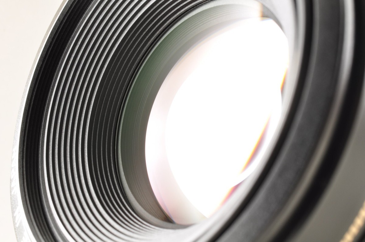 Mint* Canon EF 50mm f/1.4 USM Standard AF Prime Lens w/Hood Mint* Canon EF 50mm f/1.4 USM Standard AF Prime Lens w/Hood