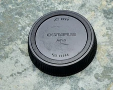 Genuine Olympus OM Black Rear Lens Cap Japan ZUIKO 50 1.8 1.4 OM-1 OM-10 (#1407)