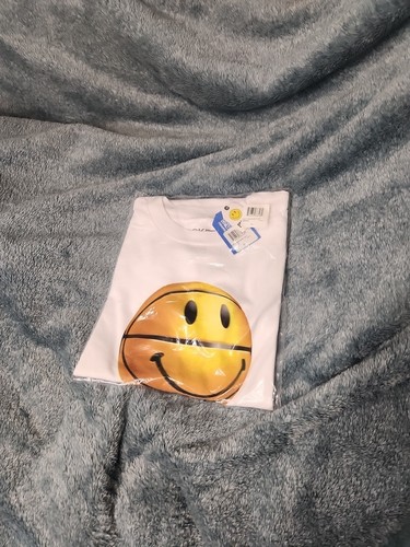 Market Smiley Middle Finger T-shirt Extra Large New In - Picture 3 of 6