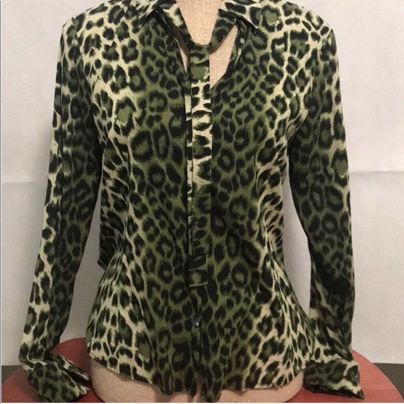 EUC Green Silk Neiman Marcus python leopard Blous… - image 3