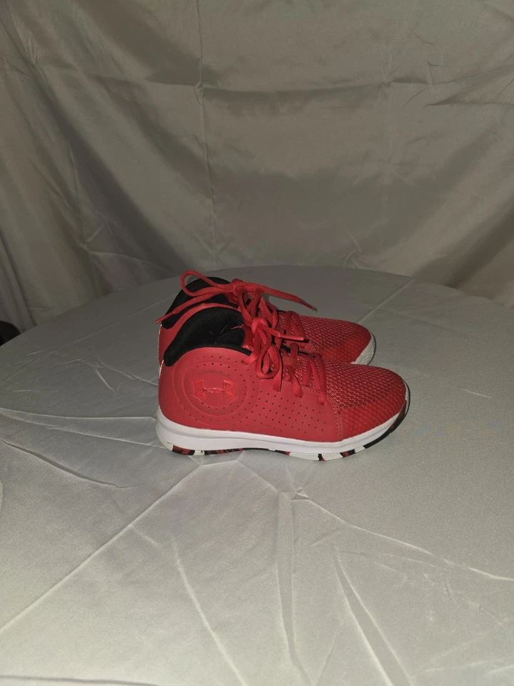 Zapato de baloncesto Under Armour unisex-niño PS Jet 2019 usado rojo talla 2 años Foto 2 de 4