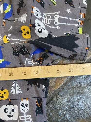 Halloween Scrub Top Women's Size Large Gray Pumpkin Cat Bat Witch Medical Nurse - Picture 6 of 10