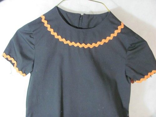 Girls' 4-6? Handmade Black Halloween Dress w/ Orange Rickrack, Glitter Pumpkins - Picture 2 of 12