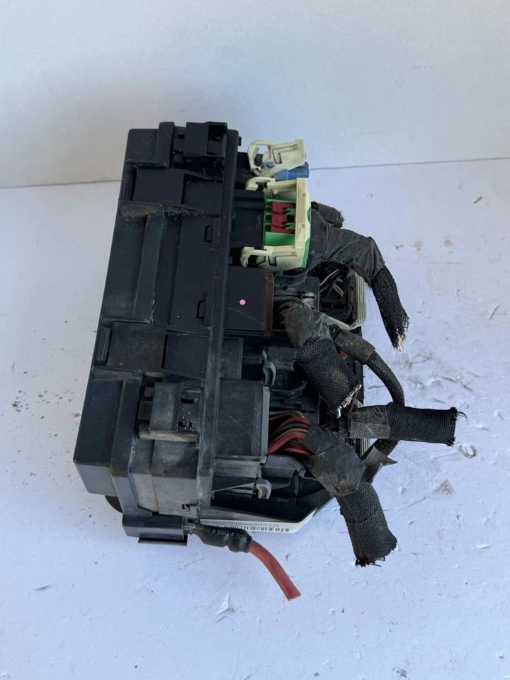 09 10 大众 Routan 4.0L 集成动力发动机继电器保险丝盒 04692302AB — 第 2/4 张图片