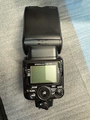 Nikon SB-700 Blitzgerät Speedlight Flash  DEFEKT    DEFEKT  DEFEKT !
