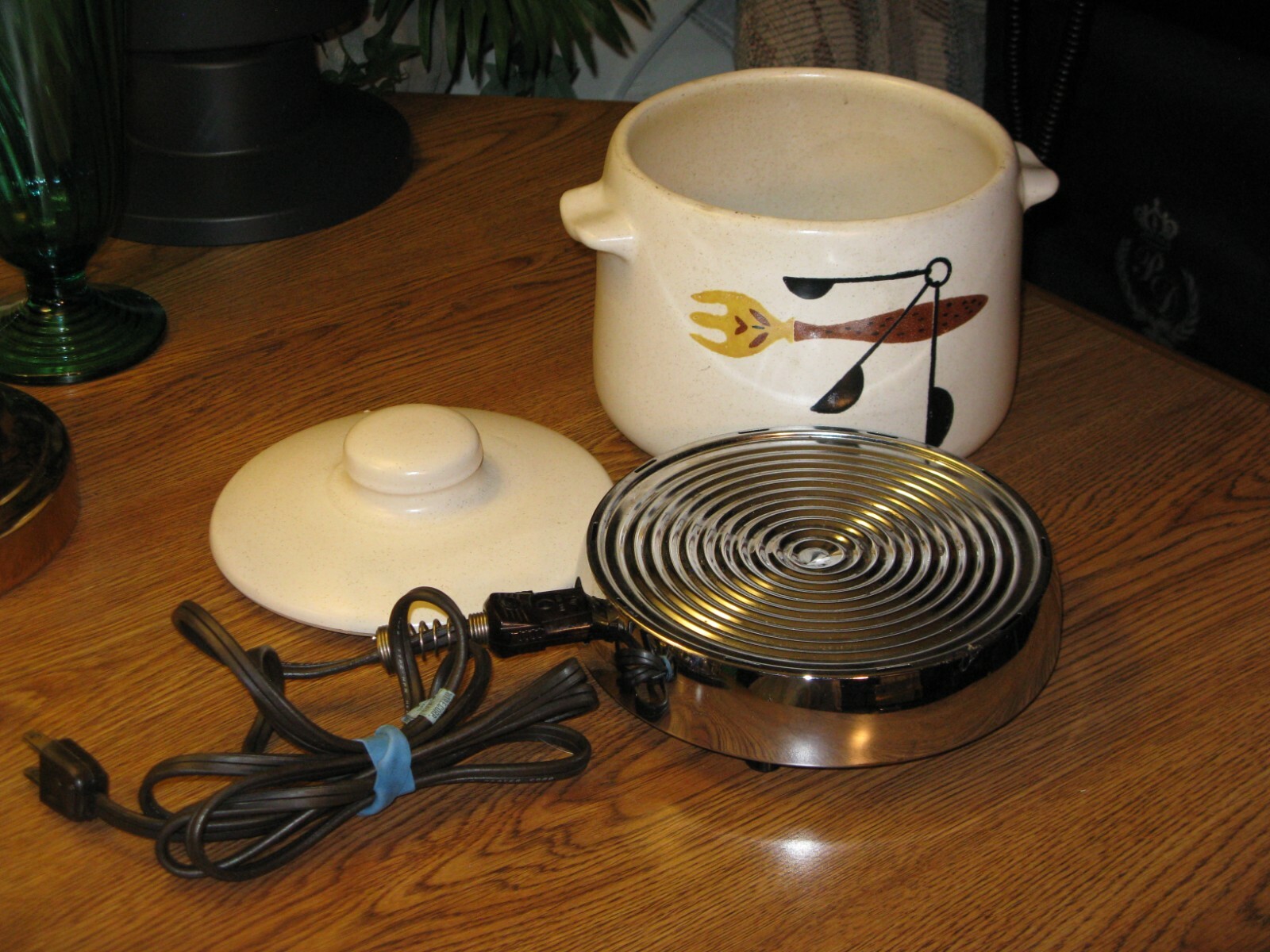 MID CENTURY MOD WEST BEND ELECTRIC CROCK POT w HOT PLATE & CORD FREE