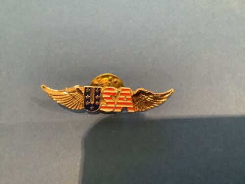 VINTAGE USA PIN ENAMEL EAGLE WINGS USA LETTERS ON  FLAG, WITH GOLD WINGS - Picture 1 of 5